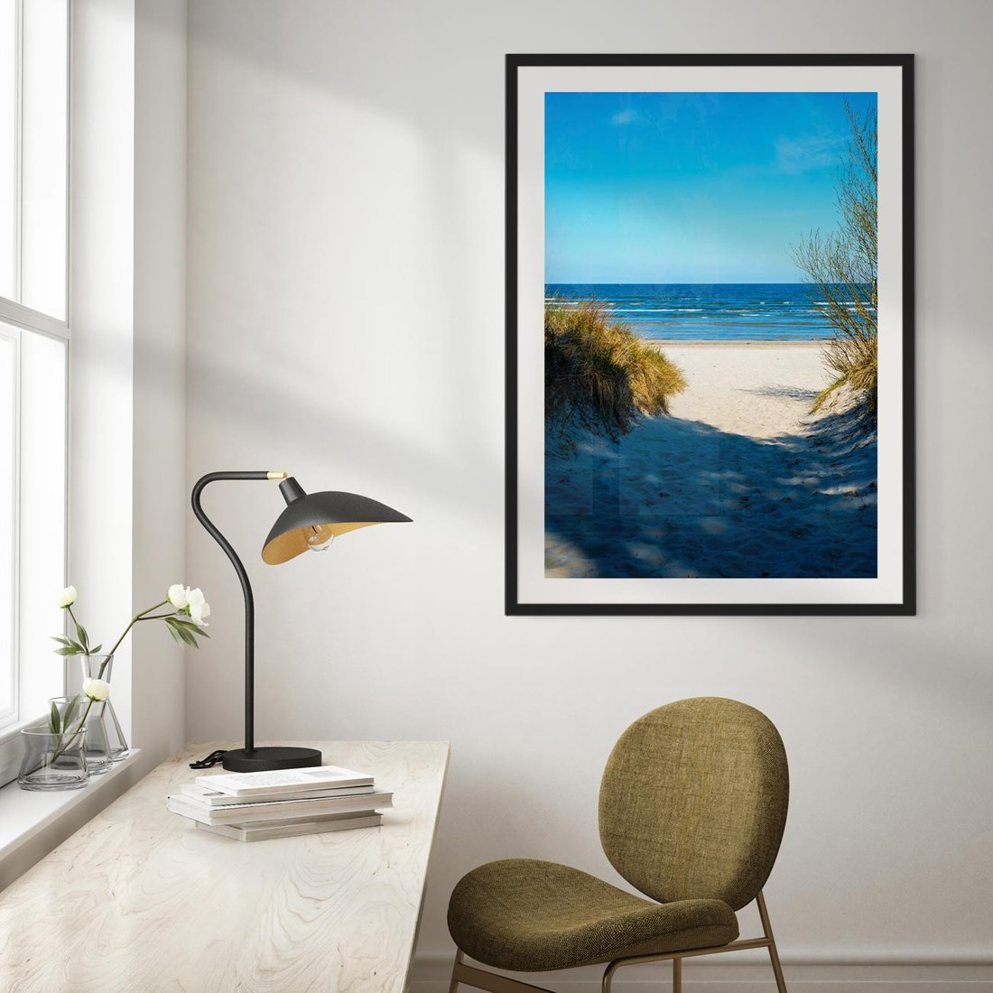 Plakat w ramie 40x50 - Spokój nad brzegiem morza - plaża, morze - rama czarna