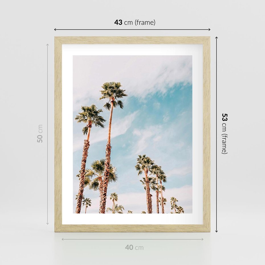 Plakat w ramie 40x50 - Tropikalna Sielskość: Palmy i Błękitne Niebo - palmy na tle błękitnego nieba - rama drewno
