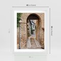 Plakat w ramie 40x50 - Klimatyczna Uliczka w Grecji - uliczka, Grecja - rama biała