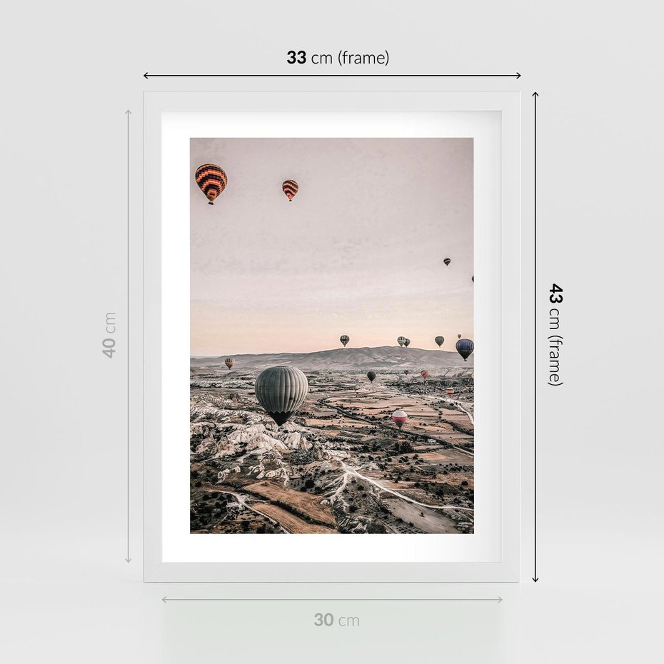 Plakat w ramie 30x40 - Wolność w Powietrzu - balony latające nas pustynnym krajbrazem, balony do latania - rama biała