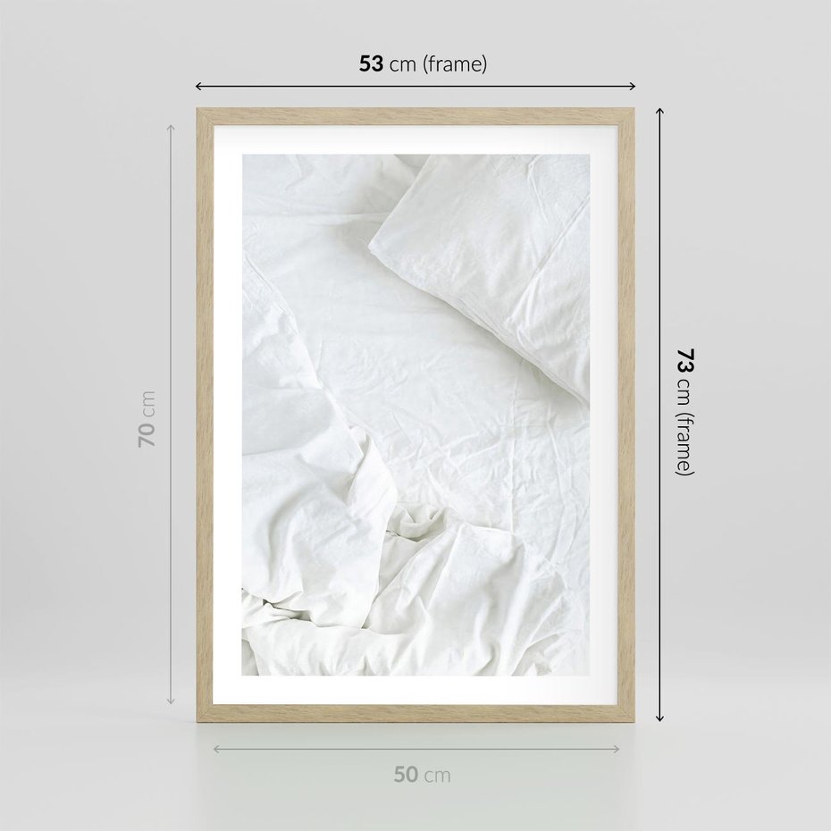 Plakat w ramie 50x70 - Sztuka i Komfort - pościel, biała kołdra poduszka - rama drewno