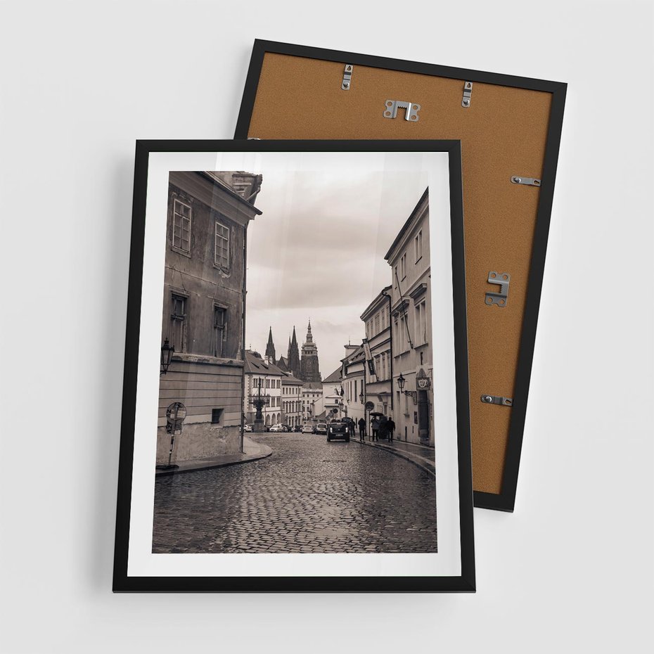 Plakat w ramie 50x70 - Przygoda Na Horyzoncie - uliczka, perspektywa - rama czarna