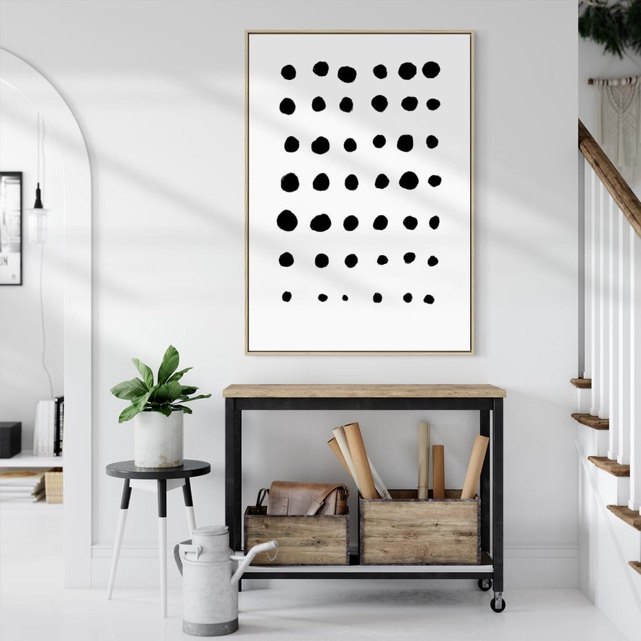 Obraz w ramie 70x100 - Refleksje Światła - minimalistyczna kompozycja, czarne kropkina białym tle - rama drewno