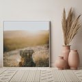 Obraz w ramie 80x80 - Podróżniczy bukiet na łące - plecak, podróż - rama biała