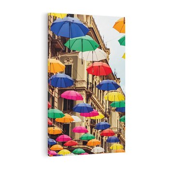 Obraz na płótnie 70x100 - Barwna symfonia wyobraźni - fotografia, kolorowe parasolki podwieszone nad ulicą