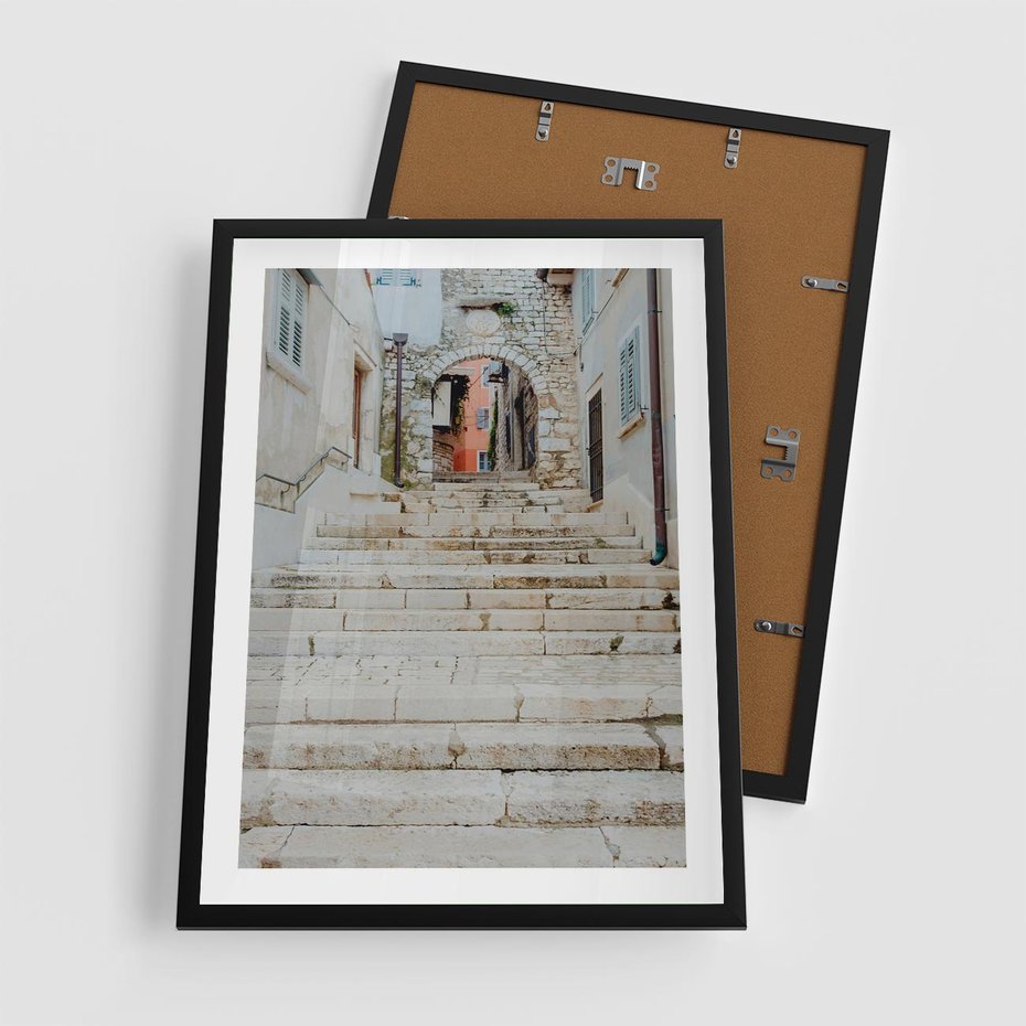 Plakat w ramie 50x70 - Schody we Włoskim Miasteczku - schody, śródziemnomorskie miasteczko - rama czarna