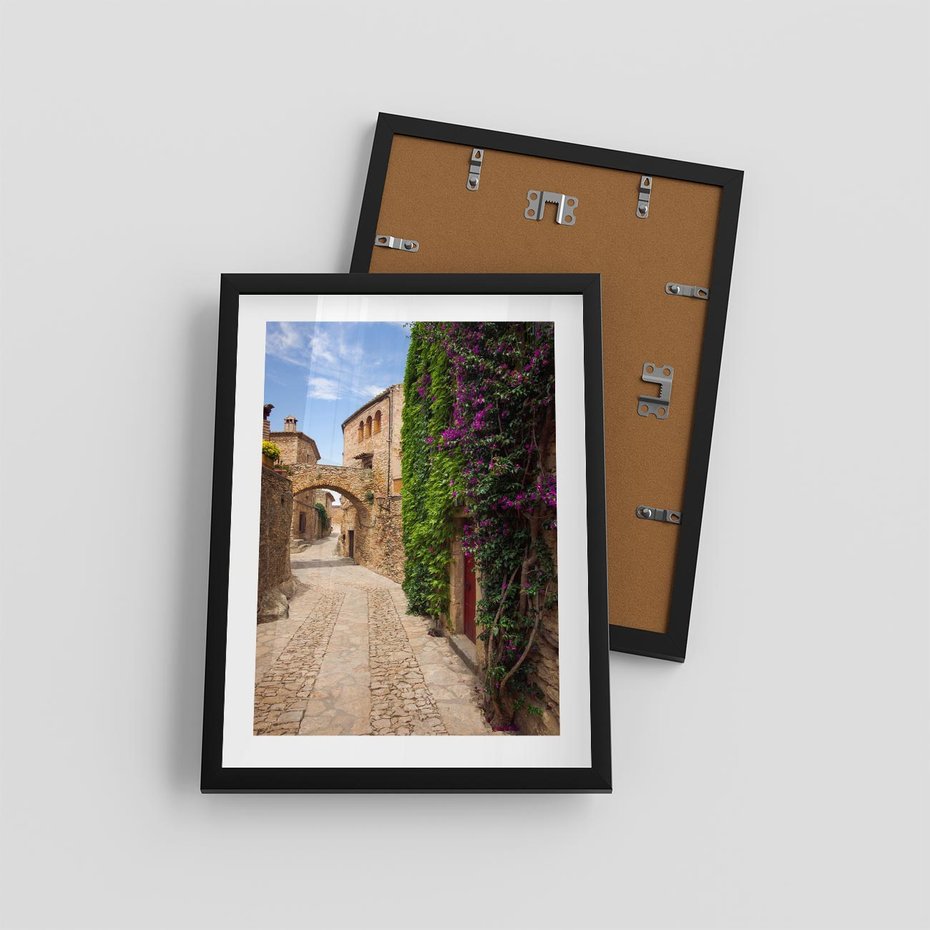 Plakat w ramie 30x40 - Uliczka pełna perspektywy i tajemnicy - uliczka, perspektywa - rama czarna