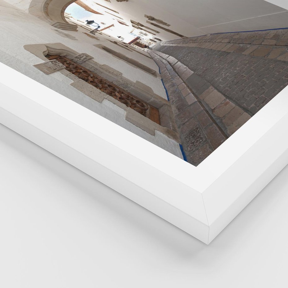 Plakat w ramie 30x40 - Perspektywiczna Magia Uliczki - uliczka, perspektywa - rama biała