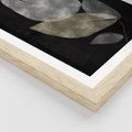 Plakat w ramie 50x70 - Nocne Uniesienia - abstrakcyjny kwiat, mroczna atmosfera - rama drewno