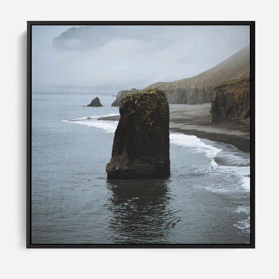 Obraz w ramie 50x50 - Mistyczna Aura - morze, mgła - rama czarna