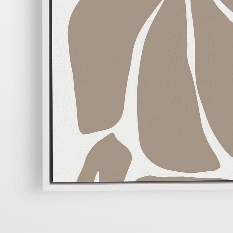 Obraz w ramie 80x80 - Złudne Zmysły - abstrakcyjny kwiat, beże i brązy - rama biała