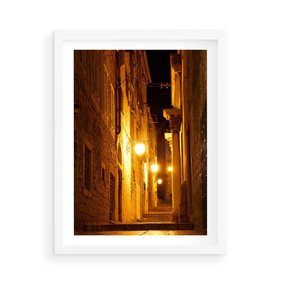 Plakat w ramie 50x70 - Miasto Pod Gwieździstym Niebem - uliczka, perspektywa - rama biała