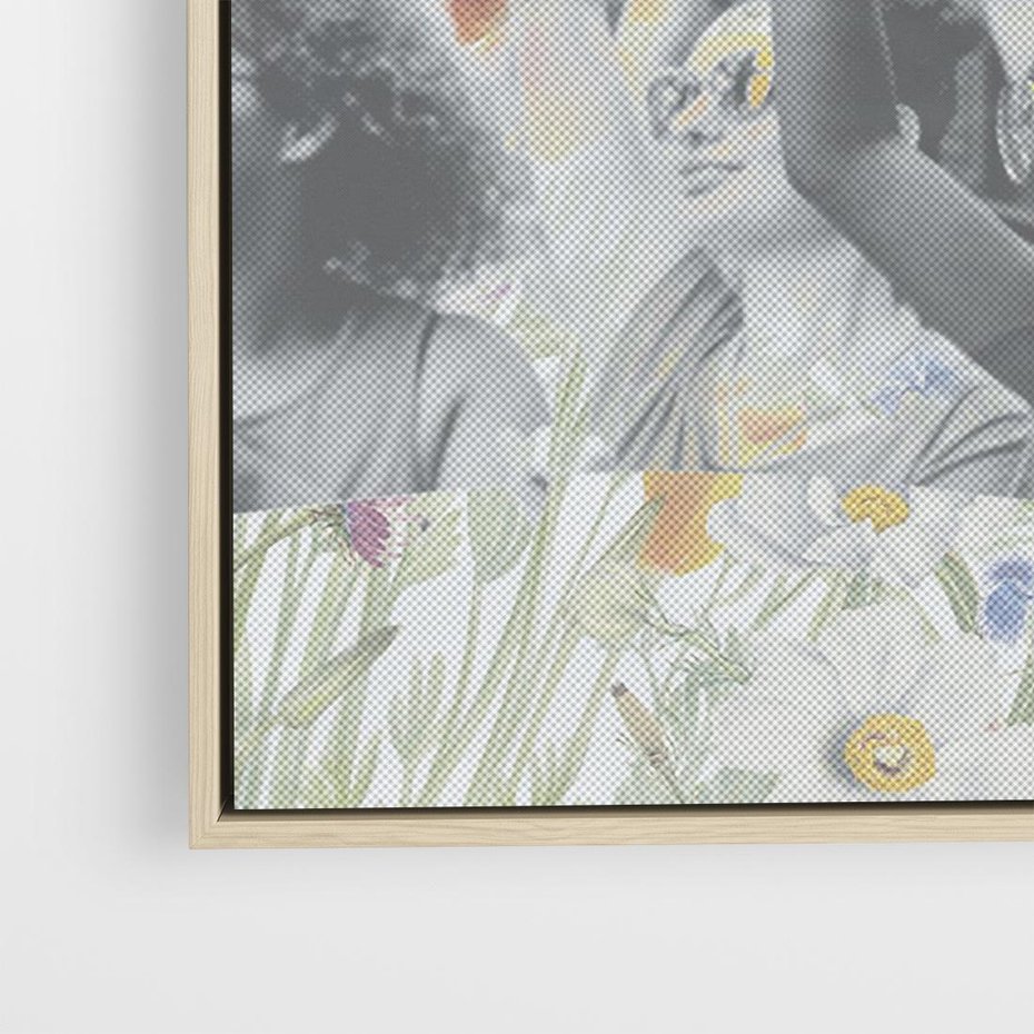 Obraz w ramie 70x50 - Księga zaklętych marzeń - kolaż, czarnobiałe zdjęcie wesołych młodych ludzi - rama drewno