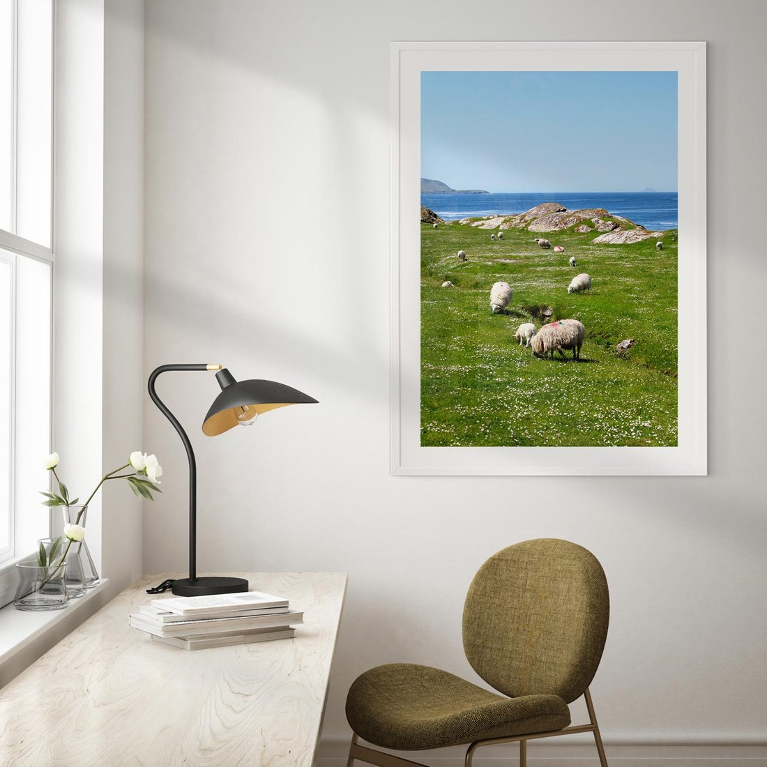 Plakat w ramie 30x40 - Górskie Owce - góry, owce - rama biała