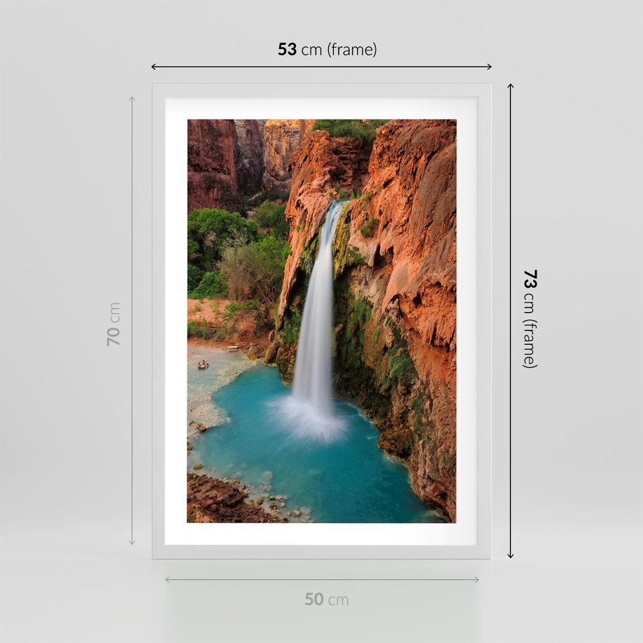 Plakat w ramie 50x70 - Wodospad wśród majestatycznych gór - wodospad, górski - rama biała