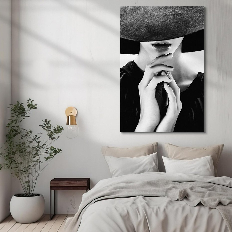 Obraz na płótnie 50x70 - Czarna Elegancja - fotografia czarno biała, zbliżenie portret kobiety w czerni