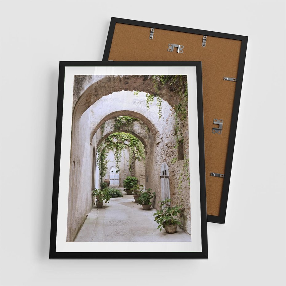 Plakat w ramie 50x70 - Urokliwa Zaułek - klimatyczna, uliczka - rama czarna