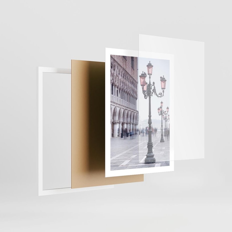 Plakat w ramie 50x70 - Przemijający urok miasta - miasto, uliczka - rama biała