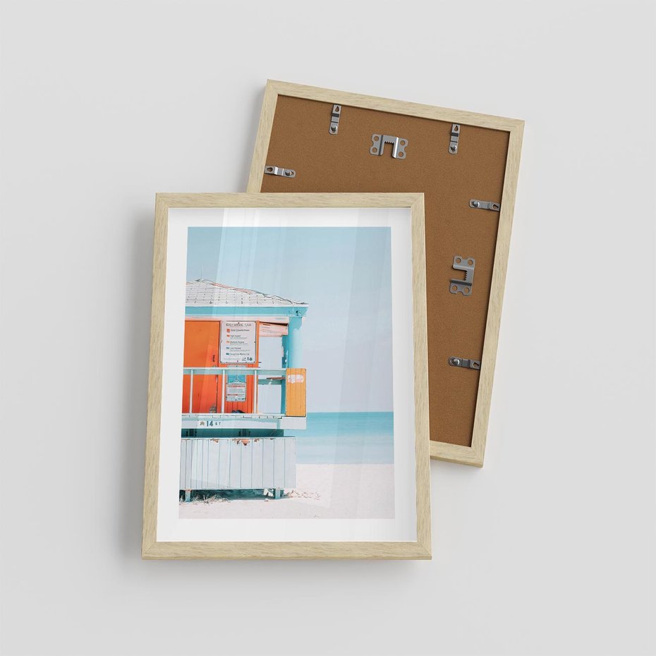 Plakat w ramie 30x40 - Letnia Idylla - plaża, domek na plaży - rama drewno