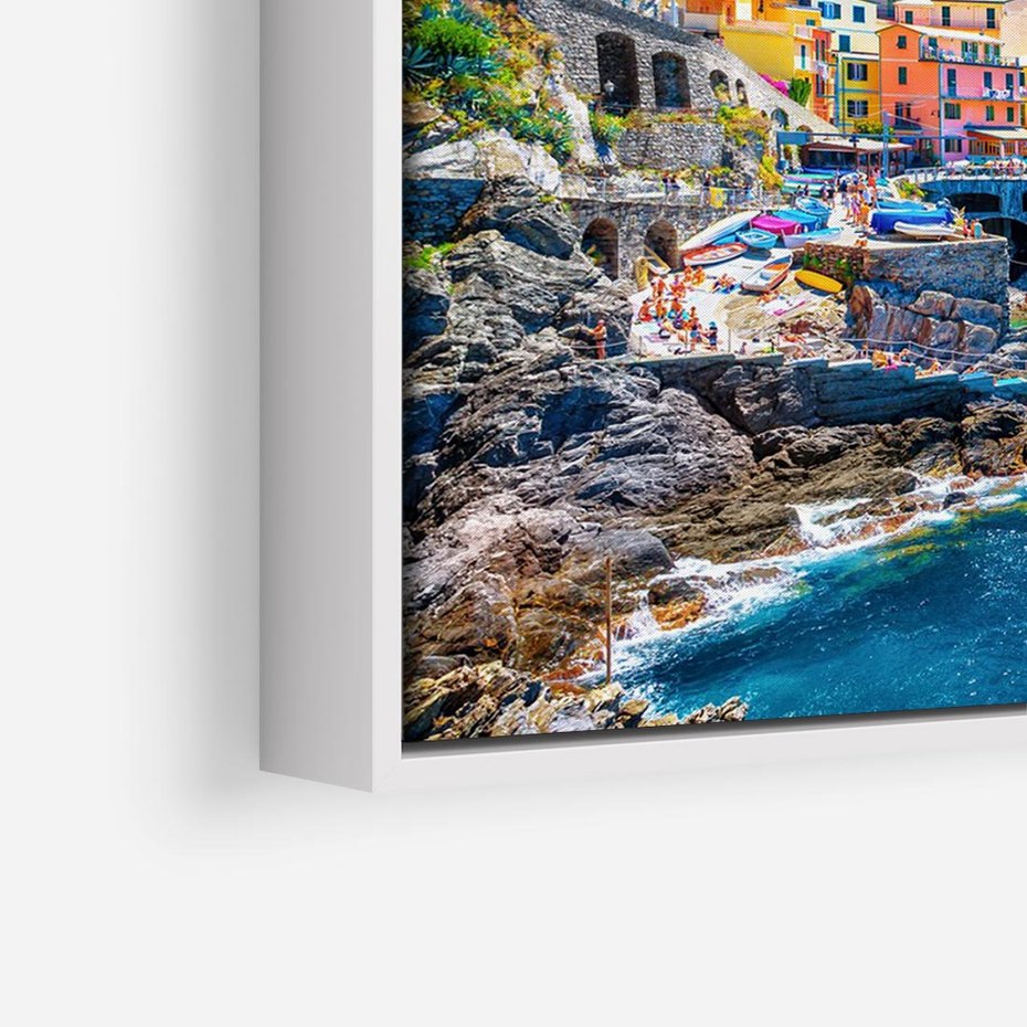 Obraz w ramie 70x50 - Barwne Wybrzeże - nadmorskie miasto na klifie, kolorowe tęczowe budynki - rama biała