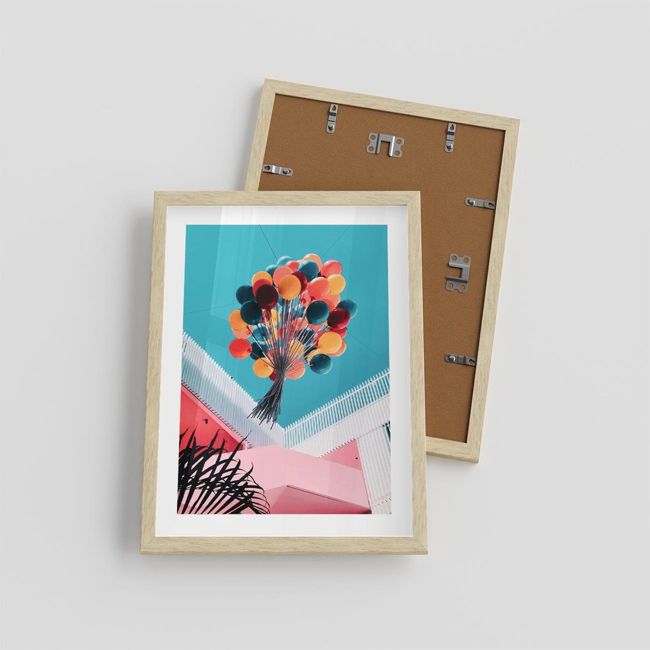 Plakat w ramie 30x40 - Kolorowe Balony Pod Niebem - kolorowe balony na tle niebieskiego nieba - rama drewno