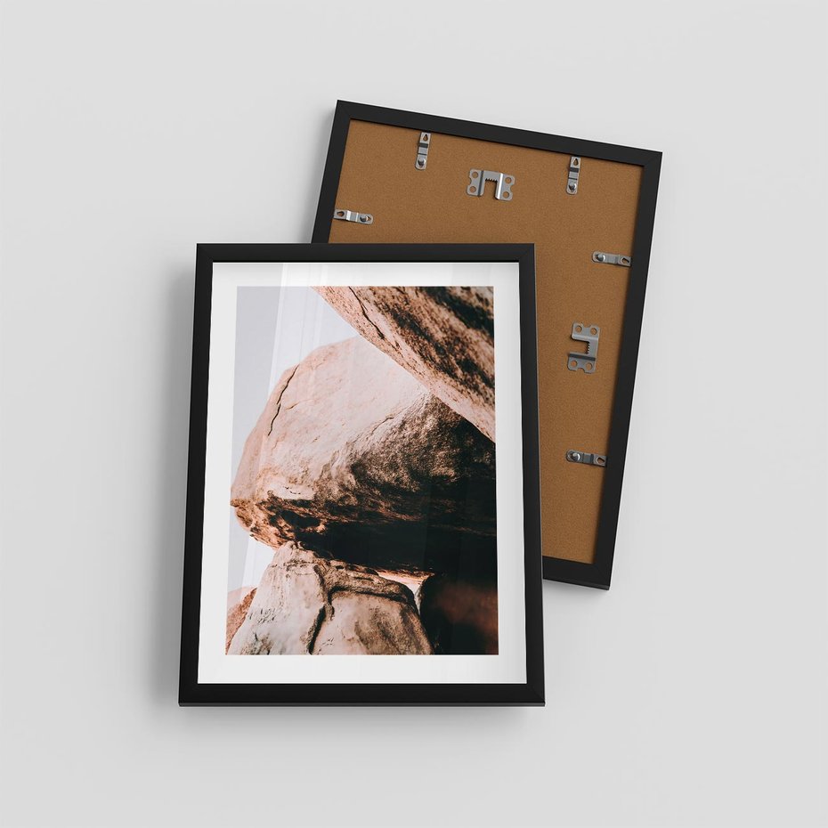 Plakat w ramie 30x40 - Tekstura Brązu - skały, głazy - rama czarna
