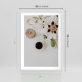 Plakat w ramie 50x70 - Bukiet Kwiatów i Kawa na Stole - fotografia, na stole bukiet - rama biała