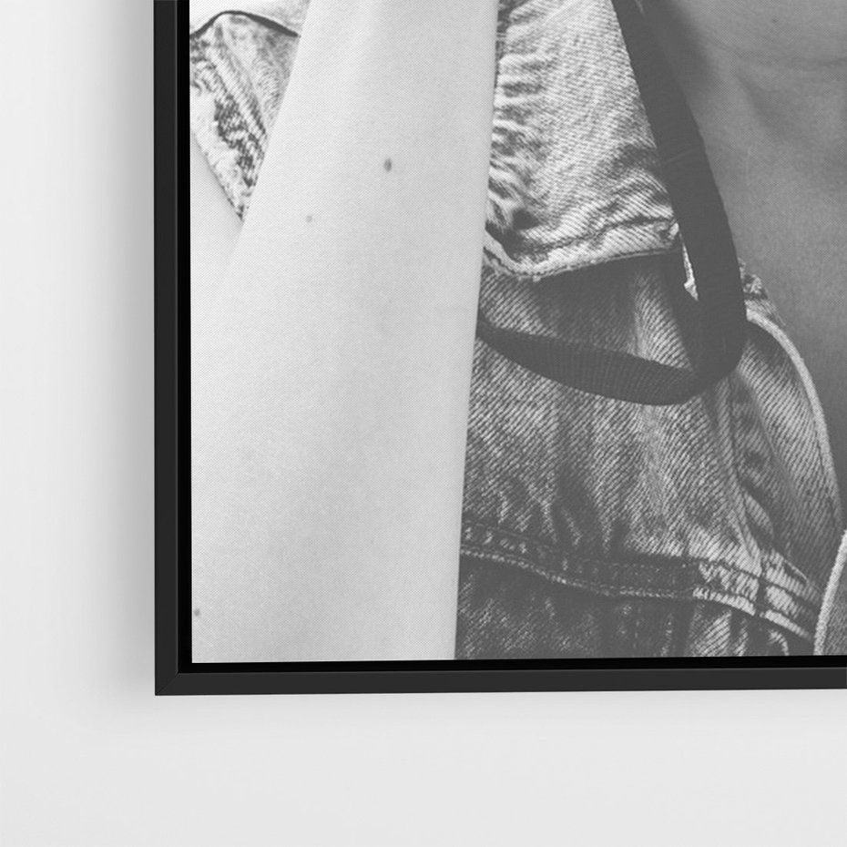 Obraz w ramie 50x70 - Zrób mi Zdjęcie - fotografia, kobieta z aparatem - rama czarna