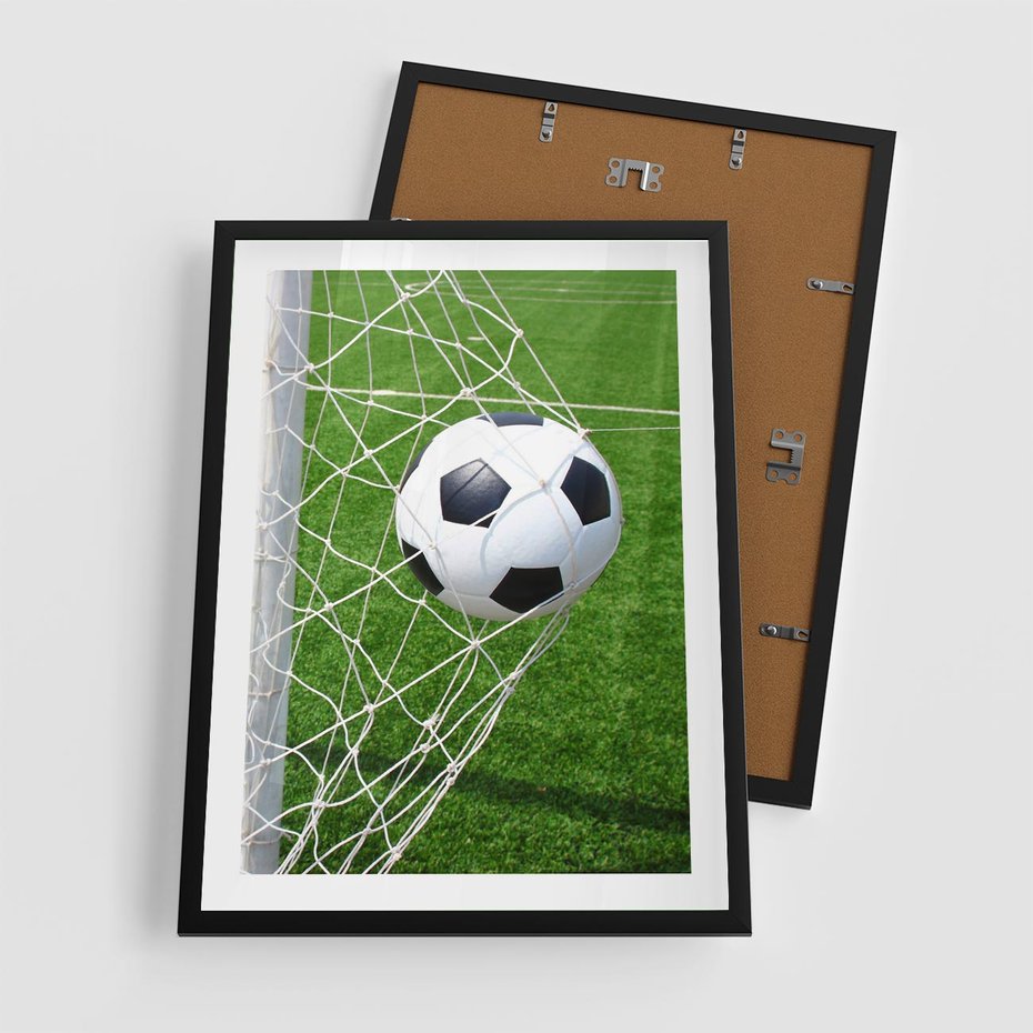 Plakat w ramie 50x70 - Namiętność Piłki i Gola - piłka nożna, gol - rama czarna