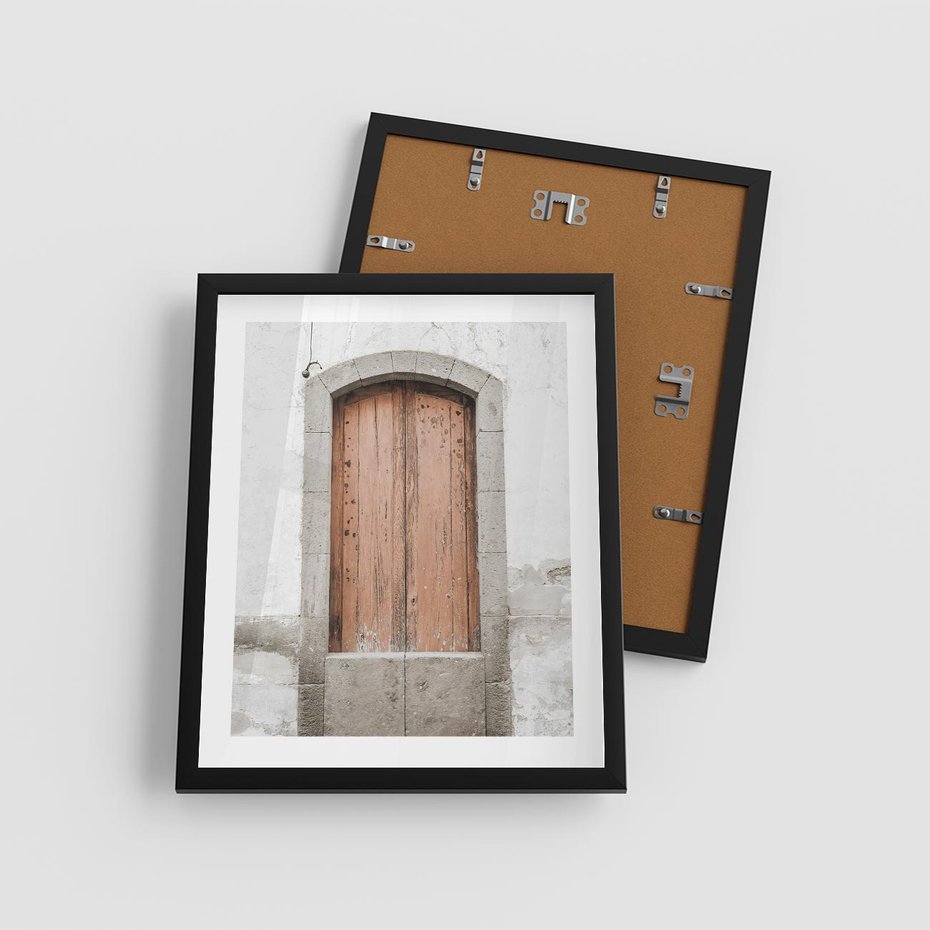 Plakat w ramie 40x50 - Śródziemnomorskie Drzwi Czasu - fotografia starych drzwi, śródziemnomorska architektura - rama czarna