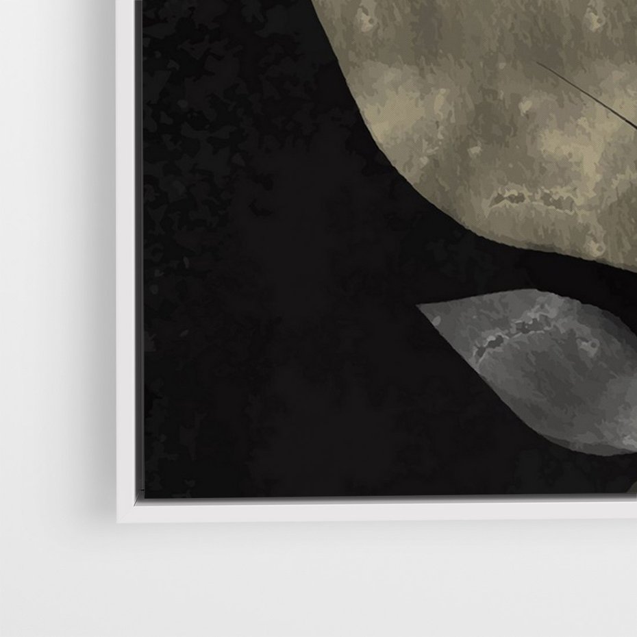 Obraz w ramie 80x120 - Nocne Uniesienia - abstrakcyjny kwiat, mroczna atmosfera - rama biała