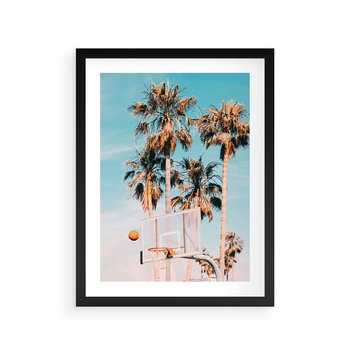 Plakat w ramie 50x70 - Egzotyczna Koszykówka - palmy na tle nieba, koszykówka - rama czarna