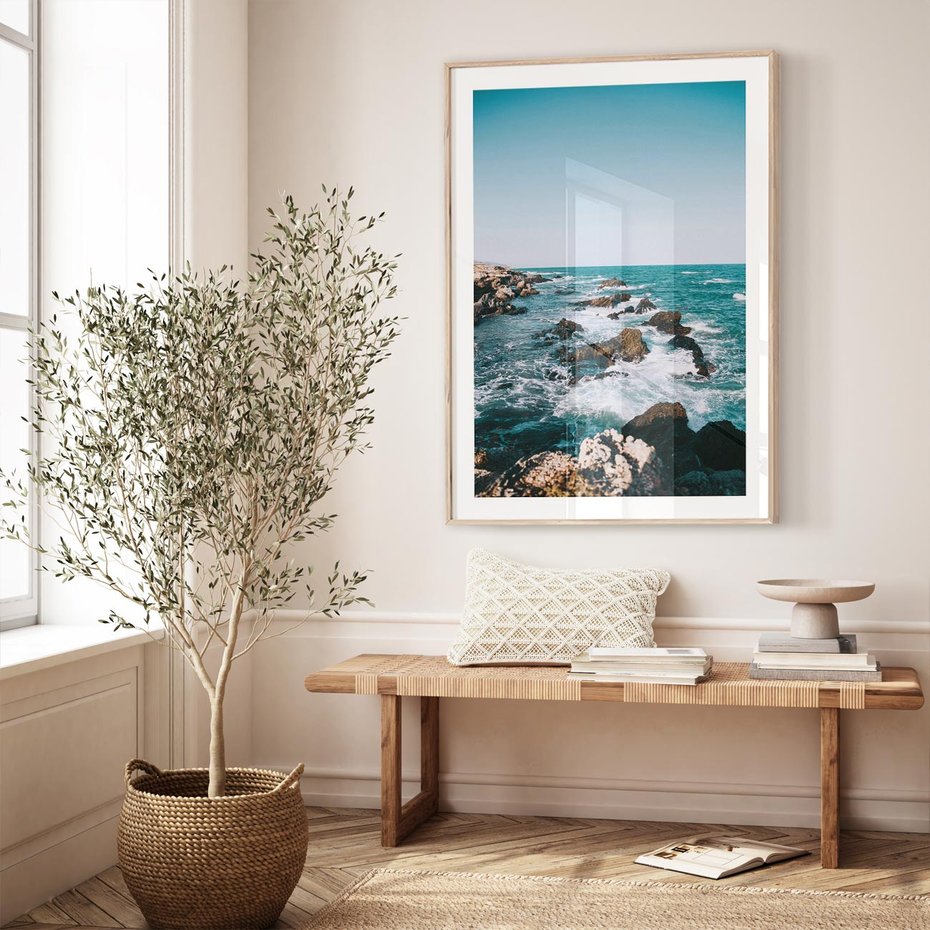 Plakat w ramie 40x50 - Dramatyczna Sceneria: Fale i Skały nad Morzem - morze, fale - rama drewno