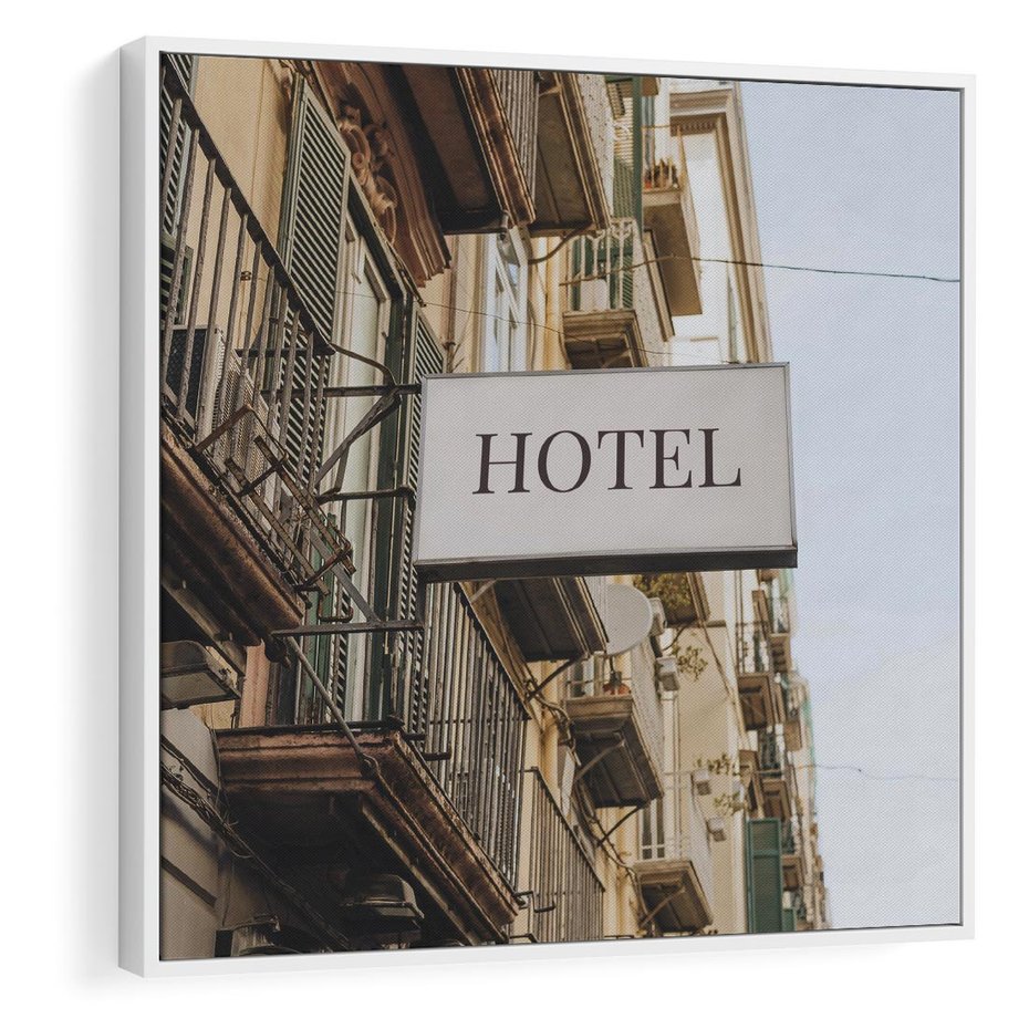 Obraz w ramie 80x80 - Magiczne Spacery - hotel, uliczka - rama biała