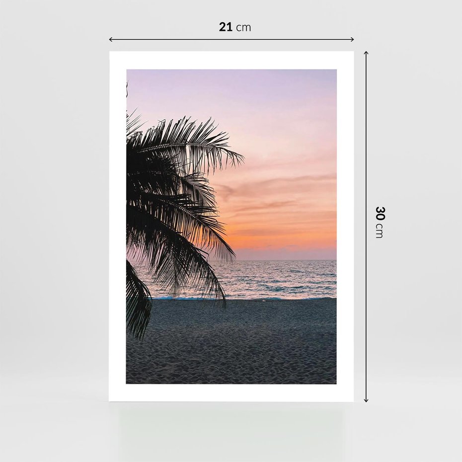 Plakat bez ramy 21x30 - Tropikalny Zachód Słońca: Piękno Palmy - palma, nad morzem
