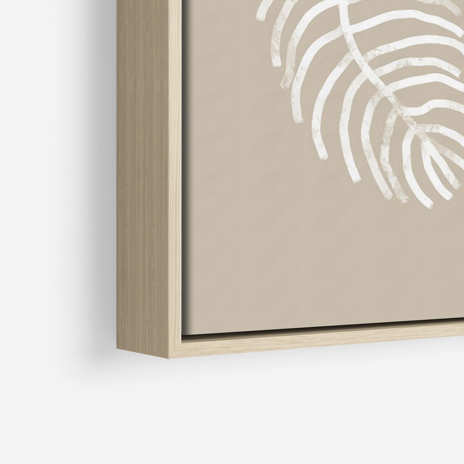 Obraz w ramie 80x120 - Spleciona Harmonia - sztuka nowoczesna, białe i czarne pióro - rama drewno