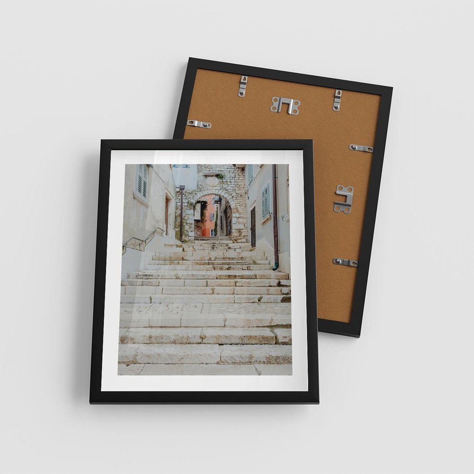Plakat w ramie 40x50 - Schody we Włoskim Miasteczku - schody, śródziemnomorskie miasteczko - rama czarna