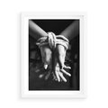 Plakat w ramie 50x70 - Splątane Uczucia - czarno biała fotografia, artystyczna - rama biała