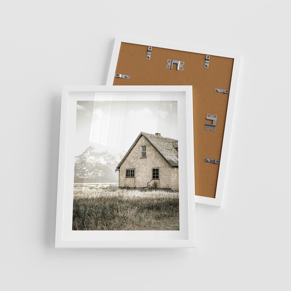 Plakat w ramie 40x50 - Ciepła Atmosfera - dom, stary dom w górach - rama biała
