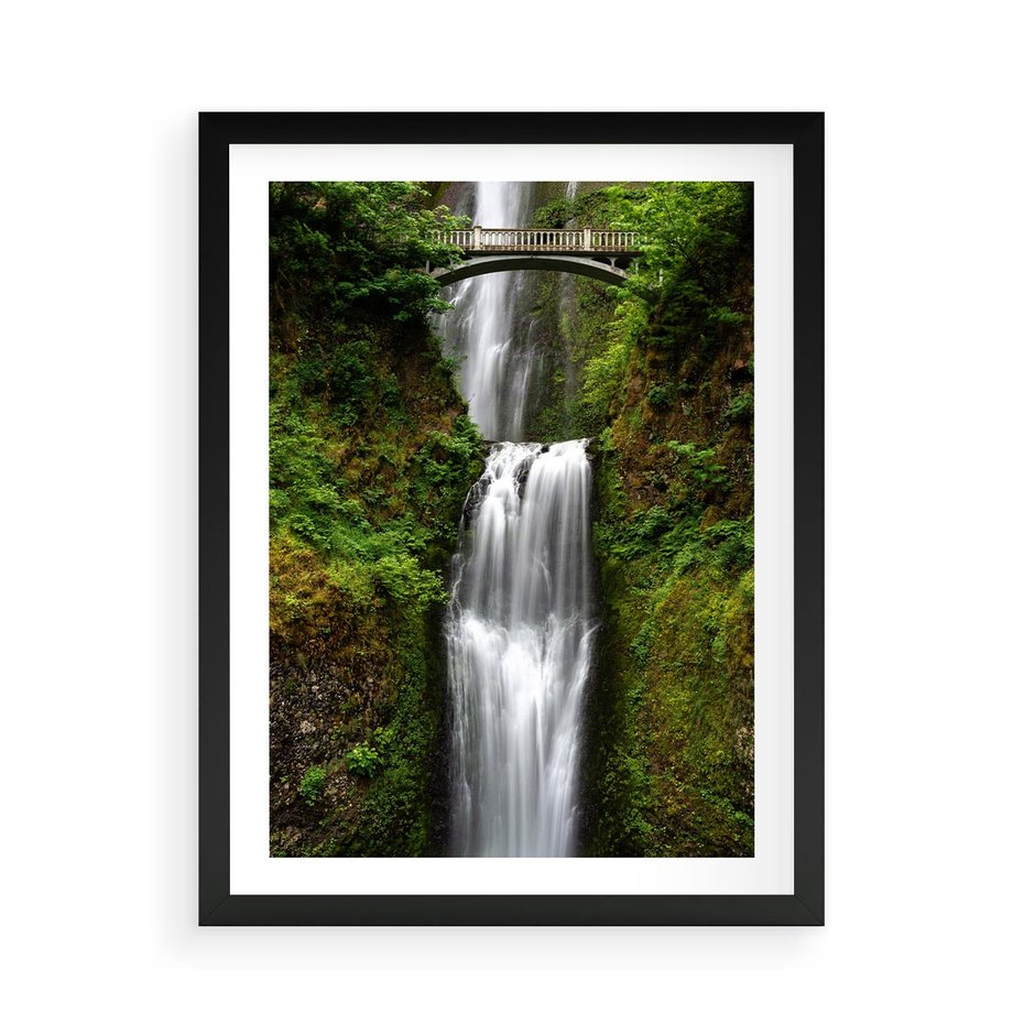 Plakat w ramie 50x70 - Siła i Urok Natury - wodospad, las - rama czarna