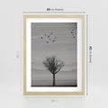 Plakat w ramie 30x40 - Samotne Drzewo - samotne drzewo w polu, czarno białe zdjęcie - rama drewno