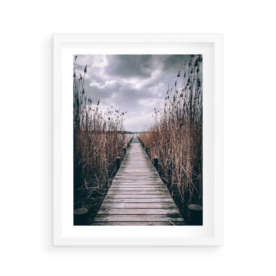 Plakat w ramie 40x50 - Mglisty krajobraz - pomost, morze - rama biała