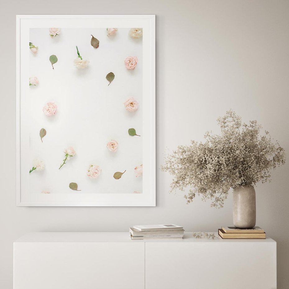 Plakat w ramie 30x40 - Romantyczna Kompozycja z Różami - kompozycja kwiatowa, róże - rama biała