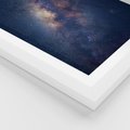 Plakat w ramie 50x70 - Wśród Gwiazd - rozgwieżdzone niebo, droga mleczna - rama biała