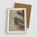 Plakat w ramie 50x70 - Plażowa Idylla - palma, cień na piasku - rama drewno