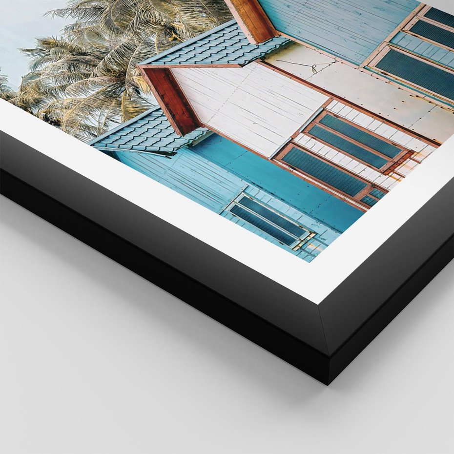 Plakat w ramie 50x70 - Rajskie Wakacje - domki na plaży, błękitne domki - rama czarna