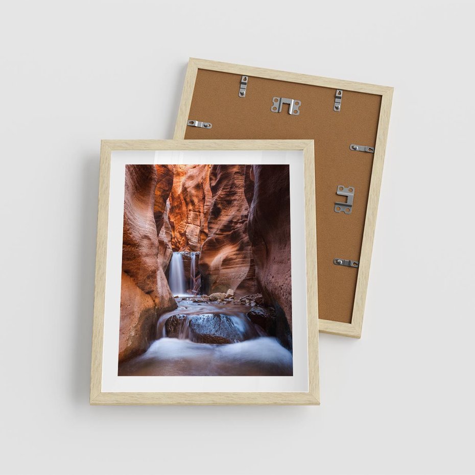 Plakat w ramie 40x50 - Tajemniczy świat jaskini i wodospadu - jaskinia, wodospad - rama drewno