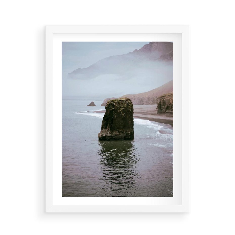 Plakat w ramie 50x70 - Północna Dzikość: Skaliste Klify nad Morzem - skały, klify - rama biała