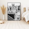 Obraz w ramie 70x100 - Miasto w Retro Odsłonie - fotografia czarno biała, ujęcie na dachy wielkiego miasta - rama czarna