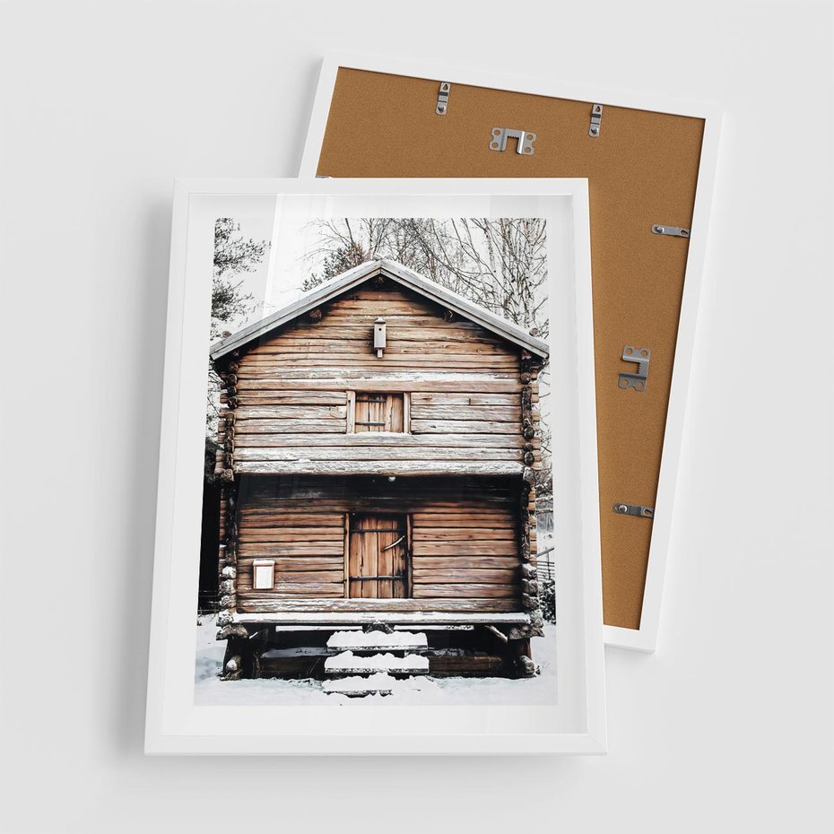 Plakat w ramie 50x70 - Śnieżny Ustronny Raj - domek w górach, śnieg - rama biała